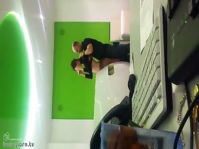 Раскрутил сотрудницу на половой акт